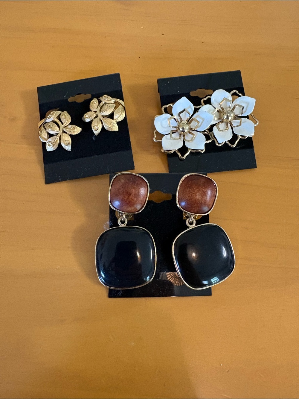 Lot of 3 vintage clip on earrings.